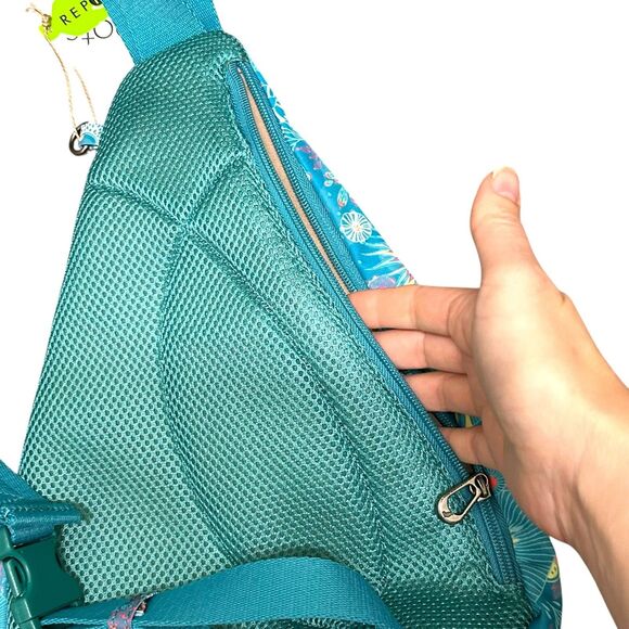 NWT Sakroots On The Go Large Sling Backpack Cross - Teal Blue Sea Turtle Anemone - Picture 5 of 11